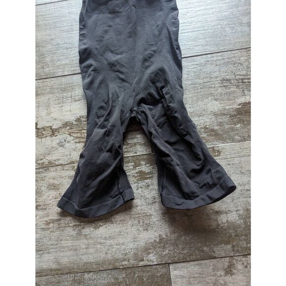 SKIMS Seamless Sculpt Mid Thigh Bodysuit in Onyx - Picture 4 of 6